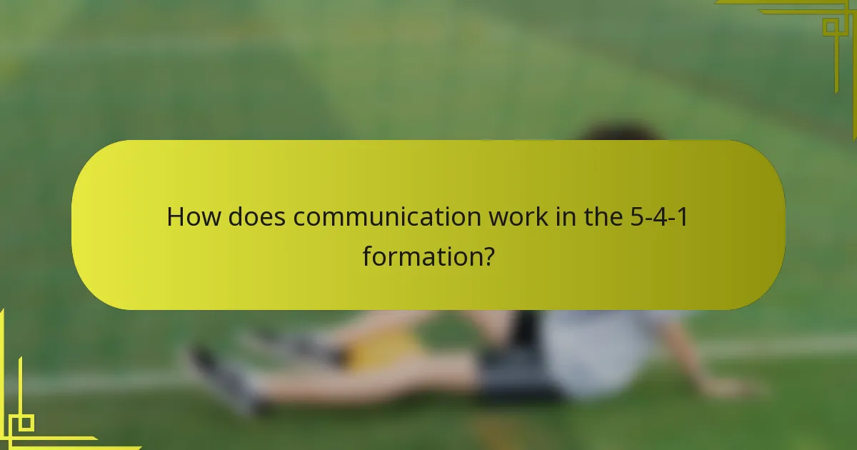 How does communication work in the 5-4-1 formation?